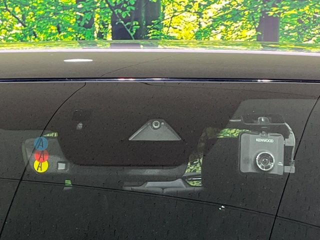 �y�X�}�[�g�V�e�B�u���[�L�T�|�[�g�z�ᑬ���s���ɑO���̎ԗ�����F�����A�Փ˂������Ȏ��͌x��ƃu���[�L�ŏՓˉ���Ɣ�Q�y�����A�V�X�g�B�����S�Ƀh���C�u�����y���݂��������܂��B