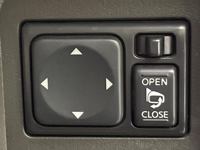 �y�d���i�[�~���[�z�T�C�h�~���[�͓d���i�[���ƂȂ��Ă���A�������ԏ�ł��L�Y�������X�N��}�����܂��B