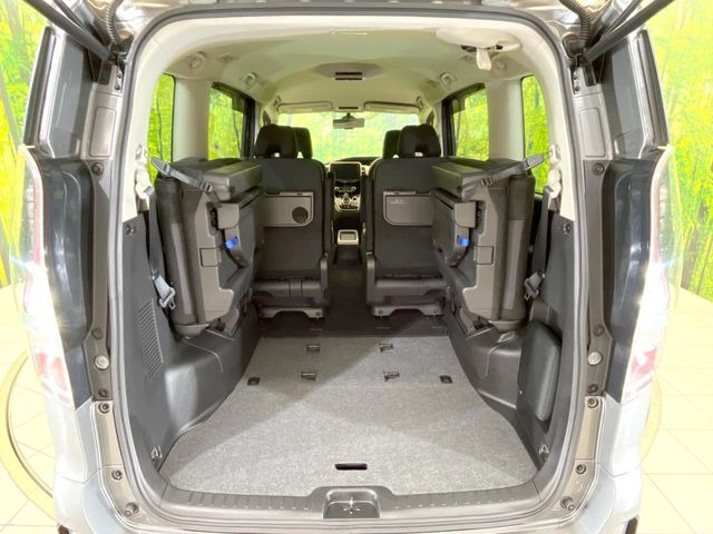 ���i�̂���������ʋ΁A���}���ɏ\���ȉ׎��X�y�[�X���m�ۂ��Ă���܂��B�Z�J���h�V�[�g��|���ƁA�傫�ȉו��̐ύڂ��\�ł���