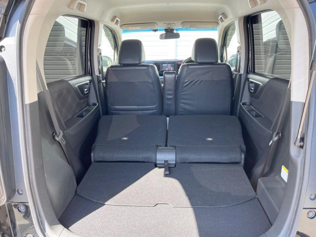 ���i�̂���������ʋ΁A���}���ɏ\���ȉ׎��X�y�[�X���m�ۂ��Ă���܂��B�Z�J���h�V�[�g��|���ƁA�傫�ȉו��̐ύڂ��\�ł���