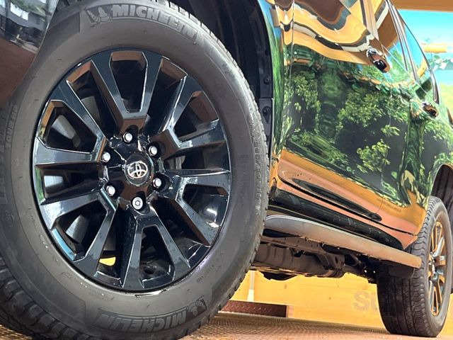 �y����18�C���`�A���~�z�C�[���z�O�ςɃ}�b�`���������A���~�z�C�[���𑕒����Ă���܂��B�e��ЊO�A���~�z�C�[����A�X�^�b�h���X�^�C�����戵�����Ă���܂��B���񂲑��k����������