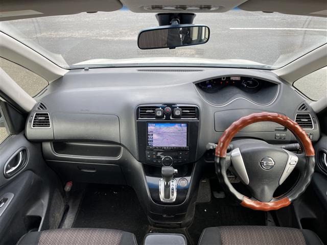 セレナ2.0 ハイウェイスター Vセレクション+Safety S-HYBRID