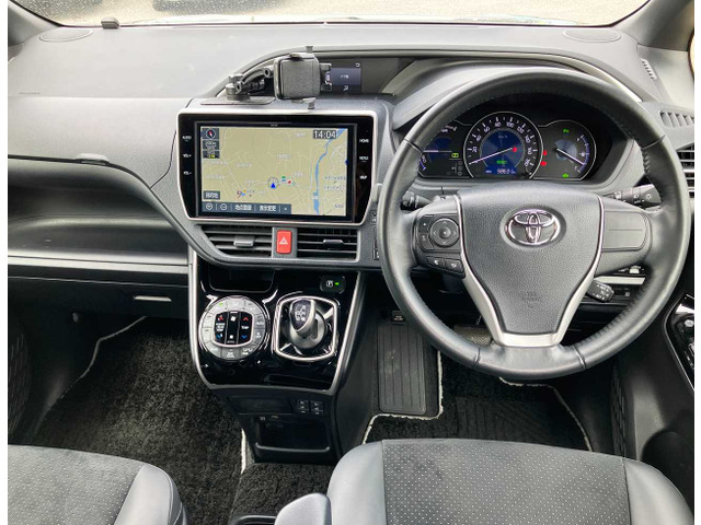 ヴォクシー1.8 ハイブリッド ZS 煌III