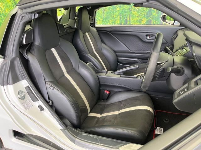 �y�n�[�t���U�[�V�[�g�z�������ƍ���S�n�𗼗������l�C�̃V�[�g���w�ʁE���ʂ̃t�@�u���b�N�f�ނ́A�ʋC���̗ǂ��⊊��ɂ����ɗD��Ă��܂��B�C���╞���ɍ��E���ꂸ���K�ɂ���肢�������܂��B