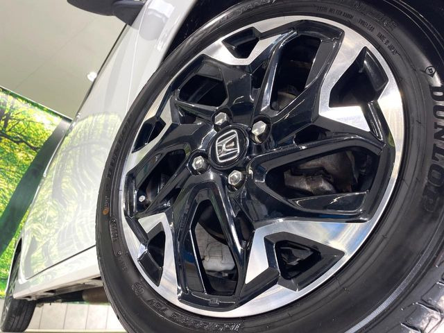 �y����15�C���`�A���~�z�C�[���z�O�ςɃ}�b�`���������A���~�z�C�[���𑕒����Ă���܂��B�e��ЊO�A���~�z�C�[����A�X�^�b�h���X�^�C�����戵�����Ă���܂��B���񂲑��k����������