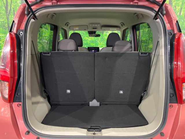 ���i�̂���������ʋ΁A���}���ɏ\���ȉ׎��X�y�[�X���m�ۂ��Ă���܂��B�Z�J���h�V�[�g��|���ƁA�傫�ȉו��̐ύڂ��\�ł���