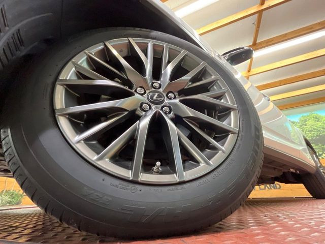 �y����20�C���`�A���~�z�C�[���z�O�ςɃ}�b�`���������A���~�z�C�[���𑕒����Ă���܂��B�e��ЊO�A���~�z�C�[����A�X�^�b�h���X�^�C�����戵�����Ă���܂��B���񂲑��k����������