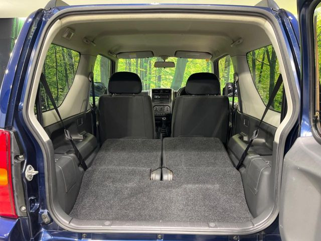 ���i�̂���������ʋ΁A���}���ɏ\���ȉ׎��X�y�[�X���m�ۂ��Ă���܂��B�Z�J���h�V�[�g��|���ƁA�傫�ȉו��̐ύڂ��\�ł���