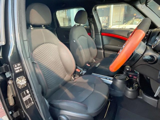 ●シートの使用感:破れ・へたりも少なく、ご覧の通りきれいな状態を維持しております。また、室内クリーニング・コーティングもご用命いただけます。