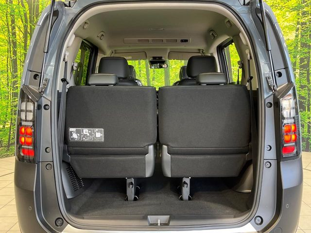 ���i�̂���������ʋ΁A���}���ɏ\���ȉ׎��X�y�[�X���m�ۂ��Ă���܂��B�Z�J���h�V�[�g��|���ƁA�傫�ȉו��̐ύڂ��\�ł���