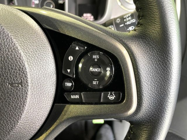 �y�z���_�Z���V���O�z���s���ɑO���̎ԗ�����F�����A�Փ˂������Ȏ��͌x��ƃu���[�L�ŏՓˉ���Ɣ�Q�y�����A�V�X�g�B�����S�Ƀh���C�u�����y���݂��������܂��B