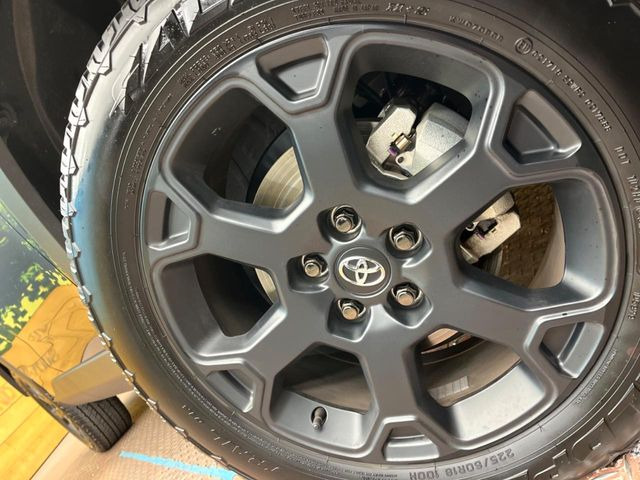 �y�O���[�h��p�����C18�C���`�A���~�z�C�[���z�f�U�C�����̍��������A���~�z�C�[���𑕒����Ă���܂��B�e��ЊO�A���~�z�C�[����A�X�^�b�h���X�^�C�����戵�����Ă���܂��B���񂲑��k����������