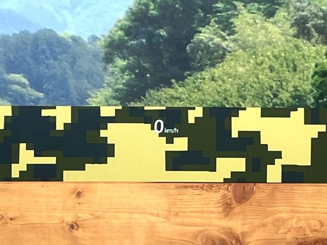 �y�w�b�h�A�b�v�f�B�X�v���C�z���݂̑��x�⑖�s�����f�W�^���\���ŉ^�]�ȑO���̃K���X�ɓ��e!�^�]���A�ڐ������炳���K�v�ȏ����m�F�ł���̂łƂ��Ă��֗��ň��S!