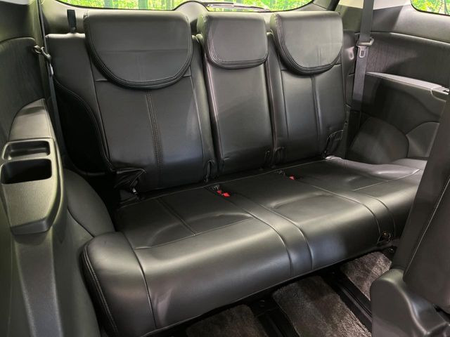 3列目シートはもちろん状態良好☆大人でもゆったりと座って頂けますので、大人数でのお出かけもラクラクです♪ご家族で、気の知れた仲間で、ドライブに行くのが楽しみですね♪