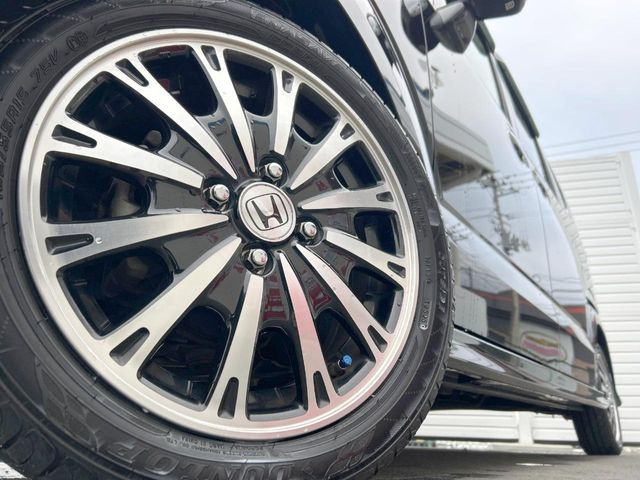 �y����15�C���`�A���~�z�C�[���z�O�ςɃ}�b�`���������A���~�z�C�[���𑕒����Ă���܂��B�e��ЊO�A���~�z�C�[����A�X�^�b�h���X�^�C�����戵�����Ă���܂��B���񂲑��k����������