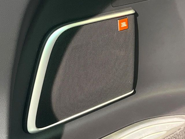 �yJBL�T�E���h�V�X�e���z���[�J�[�I�v�V�����̍��i�ʃT�E���h�V�X�e���𓋍ځB��p�̃`���[�j���O���{���ꂽ�召�l�X�ȃX�s�[�J�[����ǎ��ȃT�E���h���t�ł��A�Տꊴ���ӂ�鉹����Ԃ����o���܂��B