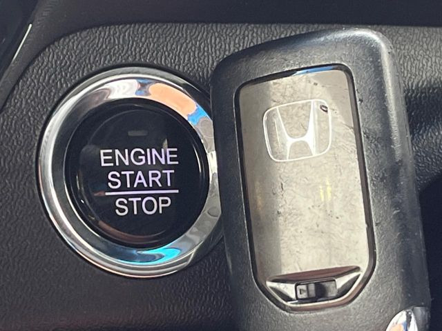 �yHonda�X�}�[�g�L�[�z�J�o����|�P�b�g�ɓ��ꂽ�܂܂ł��h�A�̎{���E�������\�ȃX�}�[�g�L�[�𑕔��B�G���W���̃I���E�I�t�����J�M�����o���K�v����������Ƃ��Ă��֗��ł���