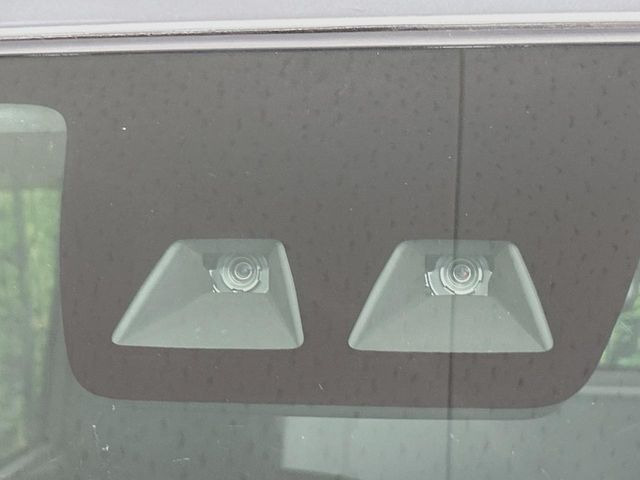 �y�X�}�[�g�A�V�X�g�z���s���ɑO���̎ԗ�����F�����A�Փ˂������Ȏ��͌x��ƃu���[�L�ŏՓˉ���Ɣ�Q�y�����A�V�X�g�B�����S�Ƀh���C�u�����y���݂��������܂��B