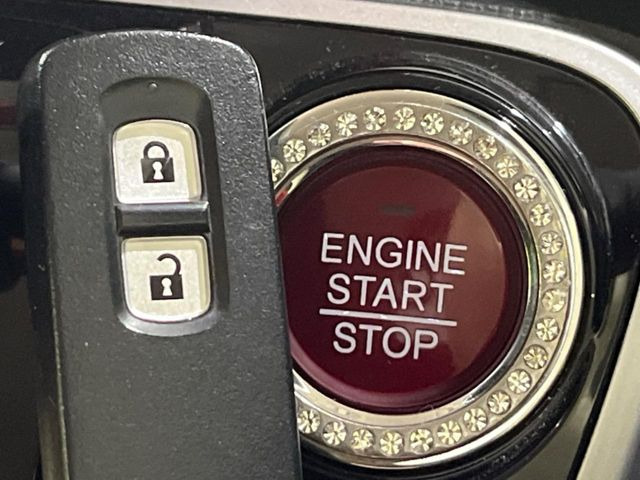 �yHonda�X�}�[�g�L�[�z�J�o����|�P�b�g�ɓ��ꂽ�܂܂ł��h�A�̎{���E�������\�ȃX�}�[�g�L�[�𑕔��B�G���W���̃I���E�I�t�����J�M�����o���K�v����������Ƃ��Ă��֗��ł���