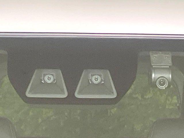 �y�X�}�[�g�A�V�X�g�z���s���ɑO���̎ԗ�����F�����A�Փ˂������Ȏ��͌x��ƃu���[�L�ŏՓˉ���Ɣ�Q�y�����A�V�X�g�B�����S�Ƀh���C�u�����y���݂��������܂��B