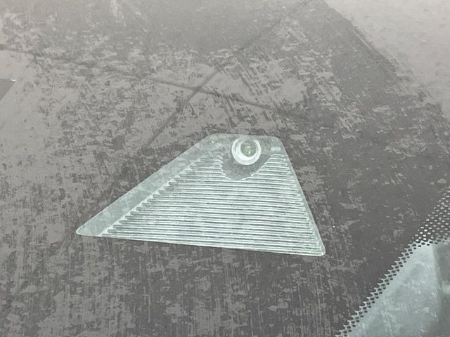 �yi-ACTIVESENSE�z���s���ɑO���̎ԗ�����F�����A�Փ˂������Ȏ��͌x��ƃu���[�L�ŏՓˉ���Ɣ�Q�y�����A�V�X�g�B�����S�Ƀh���C�u�����y���݂��������܂��B