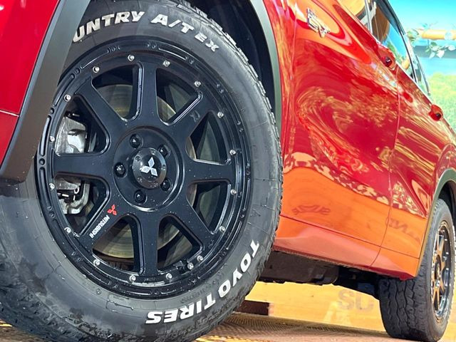 【18インチアルミホイール】外観にマッチしたアルミホイールを装着しております。各種アルミホイールや、スタッドレスタイヤも取扱いしております。是非ご相談ください♪