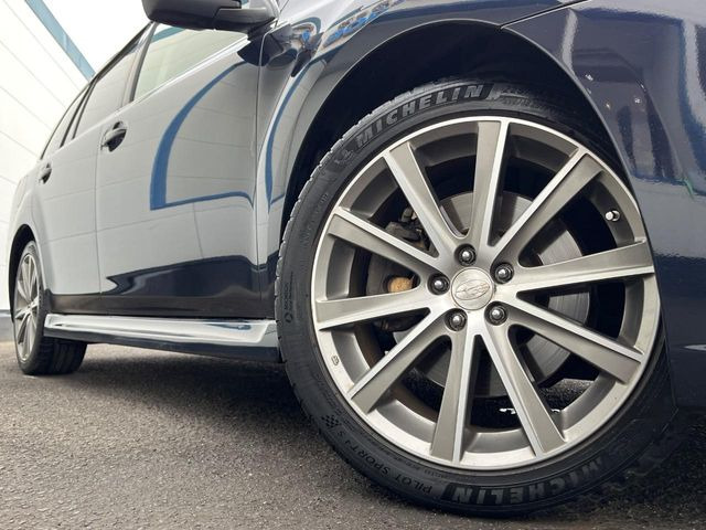 �y����18�C���`�A���~�z�C�[���z�O�ςɃ}�b�`���������A���~�z�C�[���𑕒����Ă���܂��B�e��ЊO�A���~�z�C�[����A�X�^�b�h���X�^�C�����戵�����Ă���܂��B���񂲑��k����������