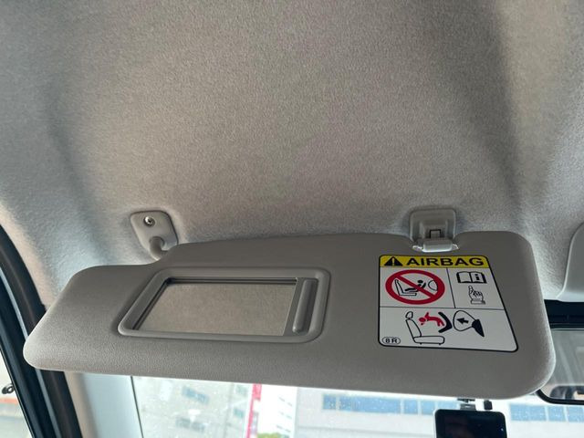 �y�o�j�e�B�~���[�z�T���o�C�U�[���ɐݒu���ꂽ�~���[�Őg�����Ȃ݃`�F�b�N!������Ƃ������C�N�����ɂ����􂵂܂���