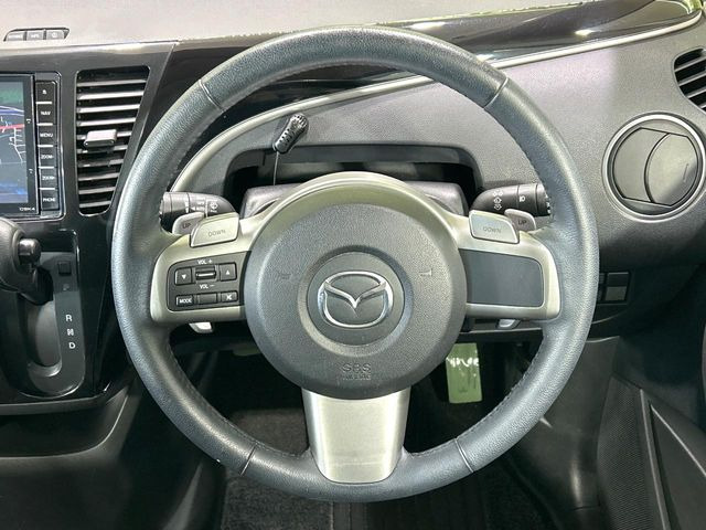 �y�����v�����X�e�A�����O�z�㎿�Ȋv���g�p���邱�ƂŁA��ɂ����������݂ƂĂ��^�]���₷���n���h���ł���