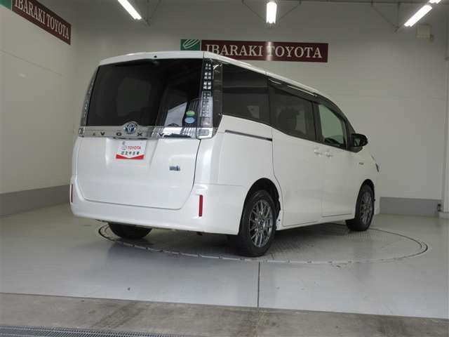 ヴォクシー1.8 ハイブリッド X