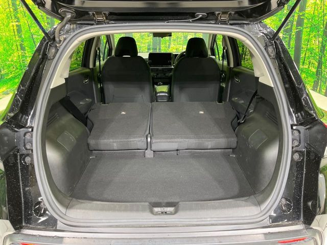 ���i�̂���������ʋ΁A���}���ɏ\���ȉ׎��X�y�[�X���m�ۂ��Ă���܂��B�Z�J���h�V�[�g��|���ƁA�傫�ȉו��̐ύڂ��\�ł���