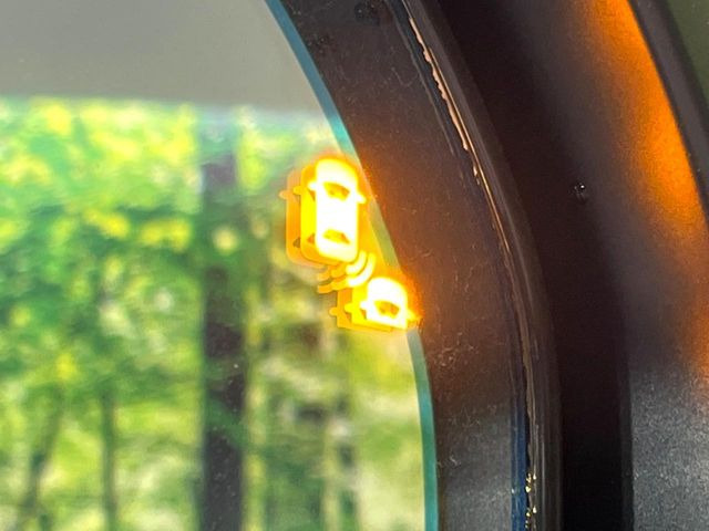 �y�u���C���h�X�|�b�g�C���t�H���[�V�����z���s���A�h�A�~���[�̎��p�ɂȂ�₷���ӏ��Ɍ㑱�Ԃ��ڋ߂���ƃT�C�h�~���[�t�߂Ɍx����\���A�h���C�o�[�ɒ��ӊ��N�����Ă���܂��B