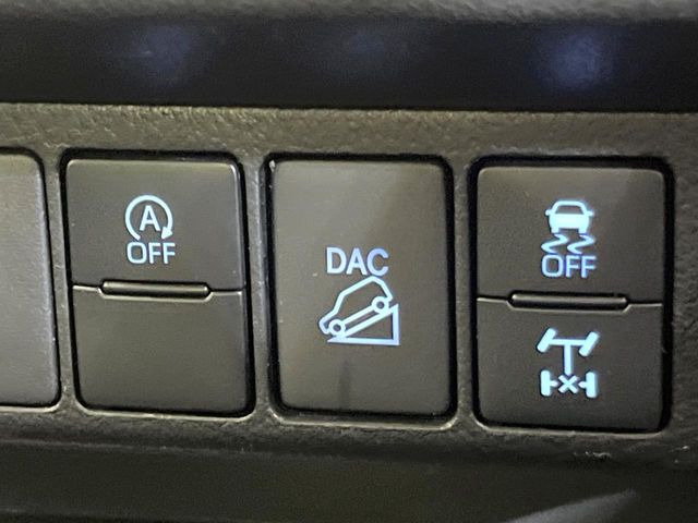 �y���A�f�t���b�N�z���H��ᓹ�ȂǂŎԂ��X�^�b�N�����ꍇ�ł��A�^�C���̋�]��}�����E�o���₷������f�t���b�N�𑕔��B�ϐ�n��I�t���[�h�ł̎g�p���������ɂ��X�X���̈��ł���