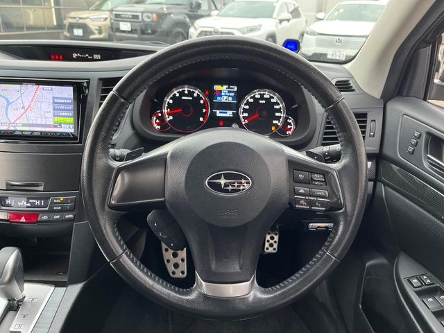 �y�����v�����X�e�A�����O�z�㎿�Ȋv���g�p���邱�ƂŁA��ɂ����������݂ƂĂ��^�]���₷���n���h���ł���