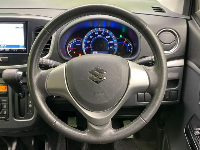 �y�����v�����X�e�A�����O�z�㎿�Ȋv���g�p���邱�ƂŁA��ɂ����������݂ƂĂ��^�]���₷���n���h���ł���