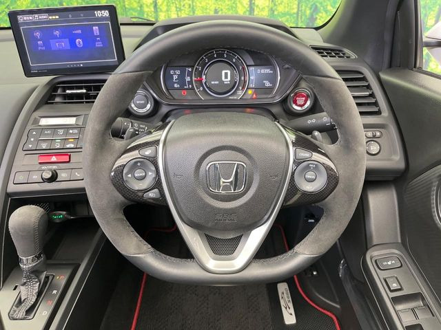 �y�����v�����X�e�A�����O�z�㎿�Ȋv���g�p���邱�ƂŁA��ɂ����������݂ƂĂ��^�]���₷���n���h���ł���