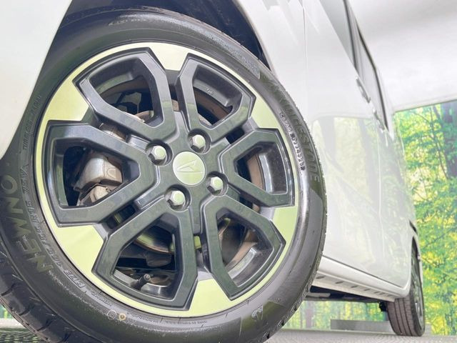 【純正アルミホイール】外観にマッチした純正アルミホイールを装着しております。各種社外アルミホイールや、スタッドレスタイヤも取扱いしております。是非ご相談ください♪