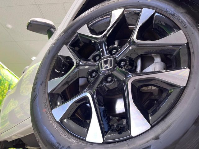 �y����18�C���`�A���~�z�C�[���z�O�ςɃ}�b�`���������A���~�z�C�[���𑕒����Ă���܂��B�e��ЊO�A���~�z�C�[����A�X�^�b�h���X�^�C�����戵�����Ă���܂��B���񂲑��k����������