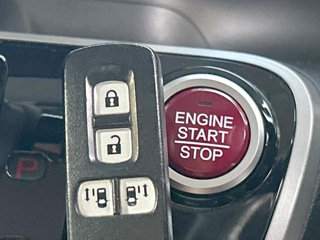 �yHonda�X�}�[�g�L�[�z�J�o����|�P�b�g�ɓ��ꂽ�܂܂ł��h�A�̎{���E�������\�ȃX�}�[�g�L�[�𑕔��B�G���W���̃I���E�I�t�����J�M�����o���K�v����������Ƃ��Ă��֗��ł���