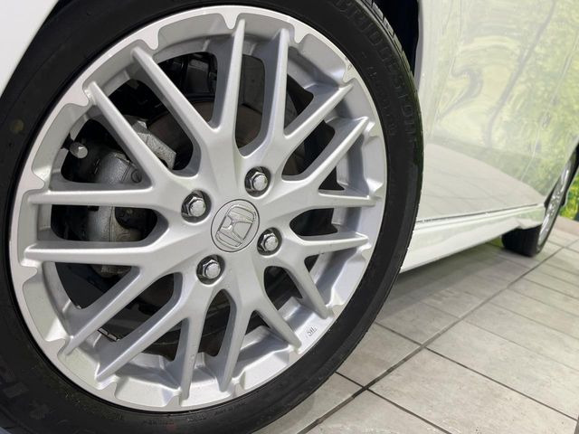 �y����15�C���`�A���~�z�C�[���z�O�ςɃ}�b�`���������A���~�z�C�[���𑕒����Ă���܂��B�e��ЊO�A���~�z�C�[����A�X�^�b�h���X�^�C�����戵�����Ă���܂��B���񂲑��k����������