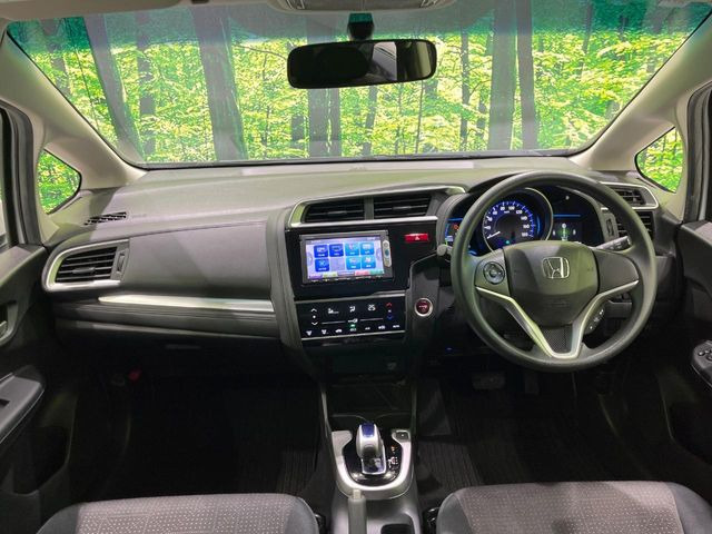 フィット1.5 ハイブリッド Fパッケージ