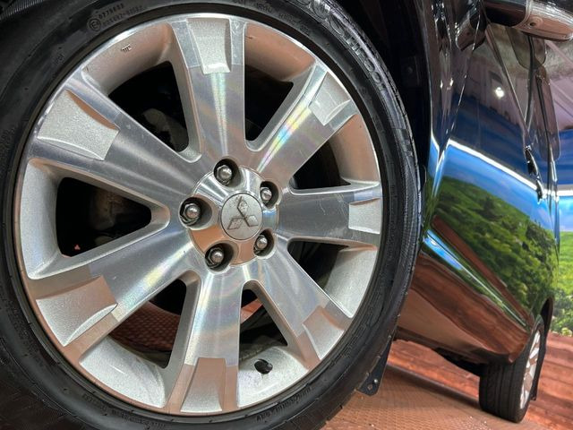 �y����18�C���`�A���~�z�C�[���z�O�ςɃ}�b�`���������A���~�z�C�[���𑕒����Ă���܂��B�e��ЊO�A���~�z�C�[����A�X�^�b�h���X�^�C�����戵�����Ă���܂��B���񂲑��k����������