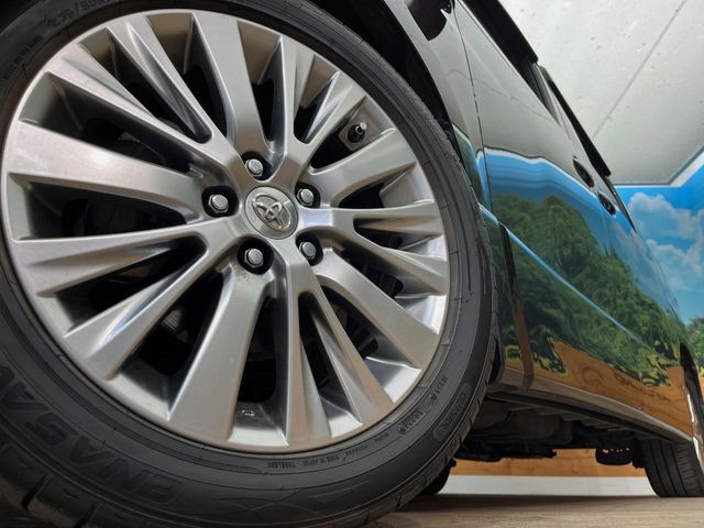 �y�����A���~�z�C�[���z�O�ςɃ}�b�`���������A���~�z�C�[���𑕒����Ă���܂��B�e��ЊO�A���~�z�C�[����A�X�^�b�h���X�^�C�����戵�����Ă���܂��B���񂲑��k����������