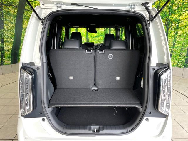 ���i�̂���������ʋ΁A���}���ɏ\���ȉ׎��X�y�[�X���m�ۂ��Ă���܂��B�Z�J���h�V�[�g��|���ƁA�傫�ȉו��̐ύڂ��\�ł���