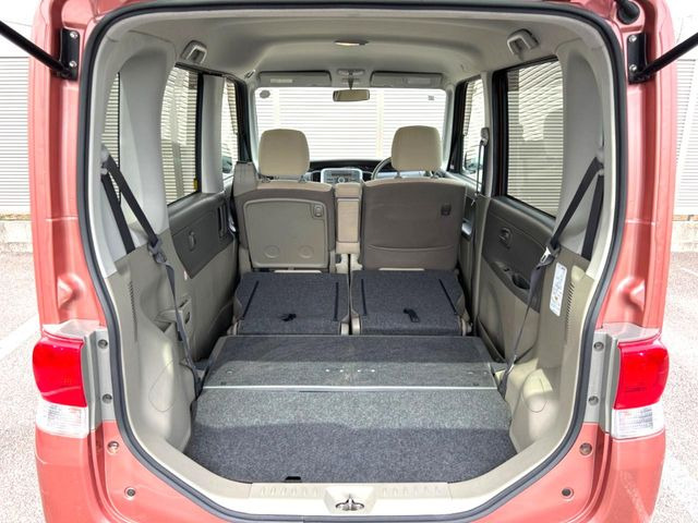 普段のお買い物や通勤、送迎等に十分な荷室スペースを確保しております。セカンドシートを倒すと、大きな荷物の積載も可能です♪
