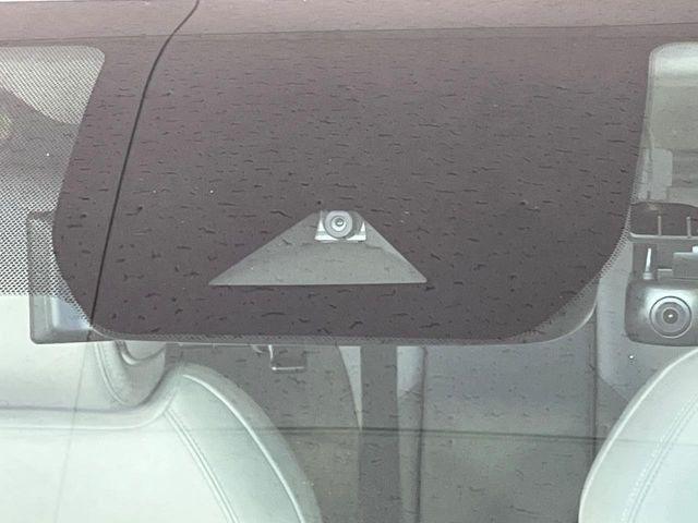 �y�C���e���W�F���g�G�}�[�W�F���V�[�u���[�L�z�t�����g�J�����őO���̎ԗ�����s�҂����m�B�Փ˂������Ȏ��͏Փ˔�Q�y���u���[�L���쓮�A�Փˉ�����T�|�[�g�B�����S�Ƀh���C�u�����y���݂��������܂��B