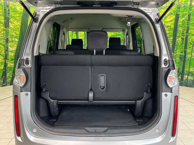 ���i�̂���������ʋ΁A���}���ɏ\���ȉ׎��X�y�[�X���m�ۂ��Ă���܂��B�Z�J���h�V�[�g��|���ƁA�傫�ȉו��̐ύڂ��\�ł���