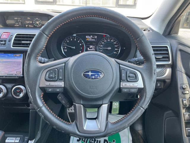 �y�����v�����X�e�A�����O�z�㎿�Ȋv���g�p���邱�ƂŁA��ɂ����������݂ƂĂ��^�]���₷���n���h���ł���