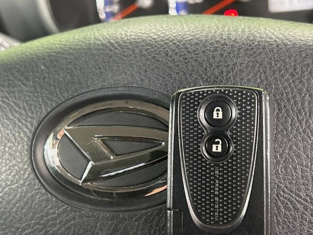 �y�L�[�t���[�V�X�e���z�J�o����|�P�b�g�ɓ��ꂽ�܂܂ł��h�A�̎{���E�������\�ȃX�}�[�g�L�[�𑕔��B�G���W���̃I���E�I�t�����J�M�����o���K�v����������Ƃ��Ă��֗��ł���