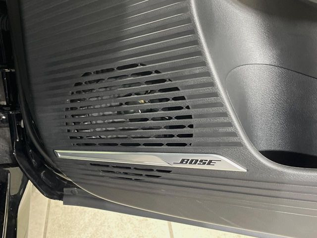 �yBOSE�T�E���h�V�X�e���z���[�J�[�I�v�V�����̍��i�ʃT�E���h�V�X�e���𓋍ځB��p�̃`���[�j���O���{���ꂽ�召�l�X�ȃX�s�[�J�[����ǎ��ȃT�E���h���t�ł��A�Տꊴ���ӂ�鉹����Ԃ����o���܂��B